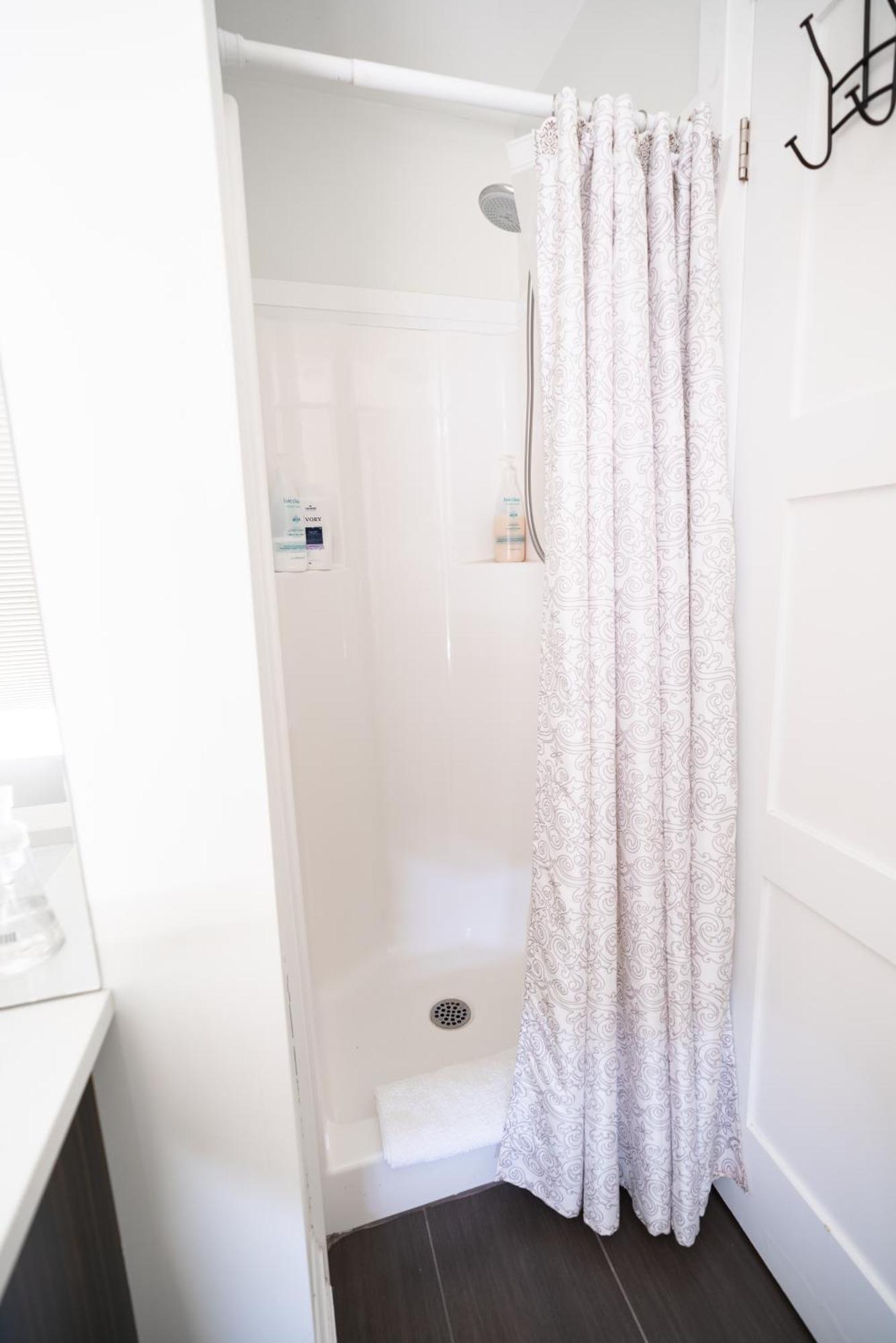 Spacious 3 Bedroom Apartment In Heart Of Niagara Thorold Εξωτερικό φωτογραφία